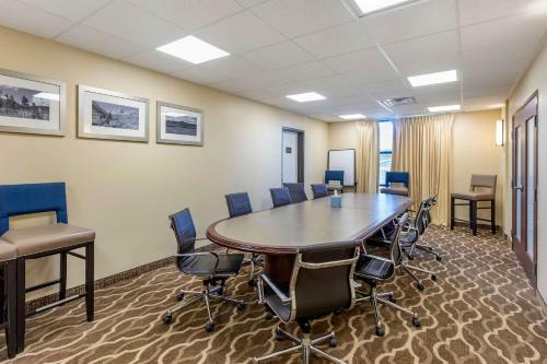 Hotel Comfort Suites Near Denver Downtown