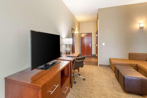 Hotel Comfort Suites Near Denver Downtown