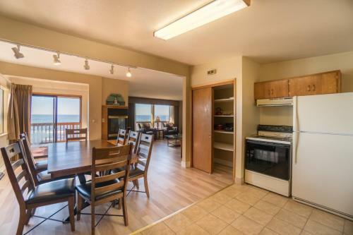 Surf Rider House 3139