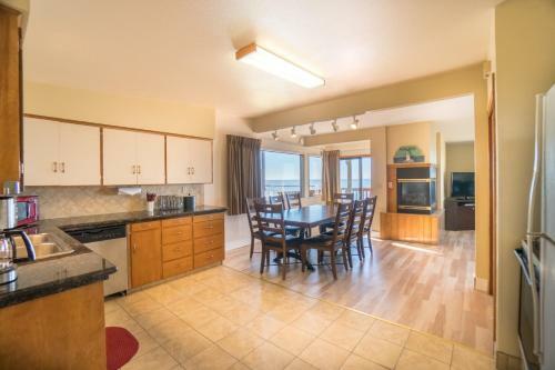 Surf Rider House 3139