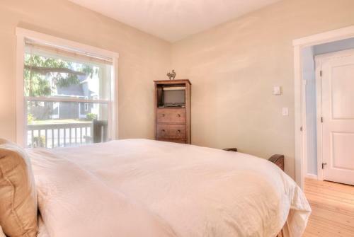 Tides At Bella Beach