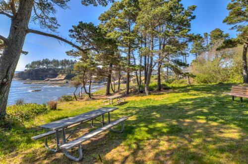 Tides At Bella Beach