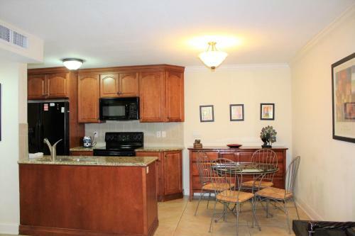 950 Broadway Two-bedroom Apartment