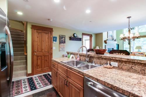 Pinecone Lodge In Arrowhead