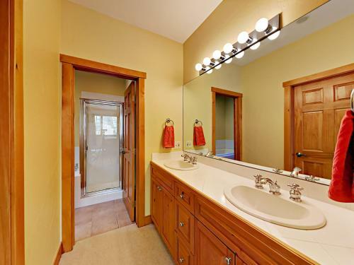 167 Club Cottage Dr Home