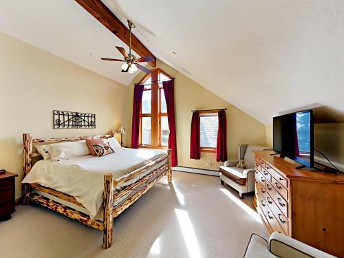 167 Club Cottage Dr Home