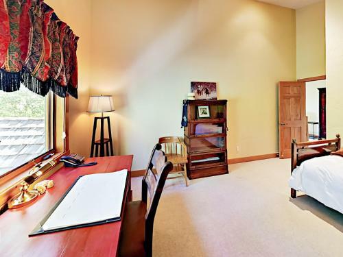 167 Club Cottage Dr Home