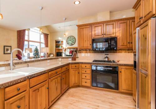 1054 Gold Dust Dr Edwards Home