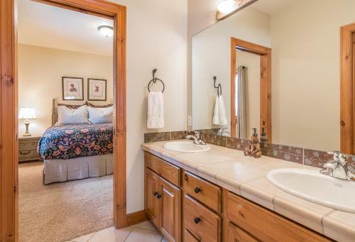1054 Gold Dust Dr Edwards Home