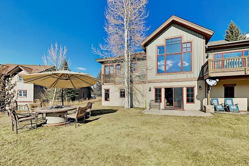 1054 Gold Dust Dr Edwards Home