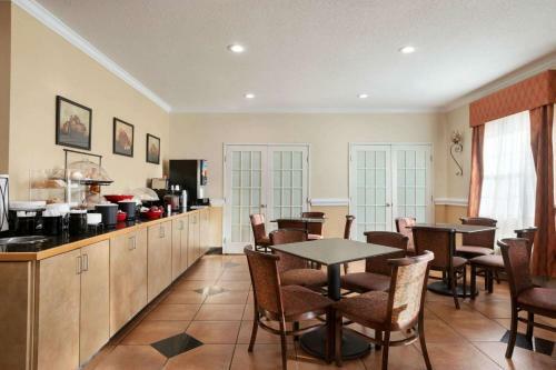 Hotel Ramada By Wyndham Elizabethtown
