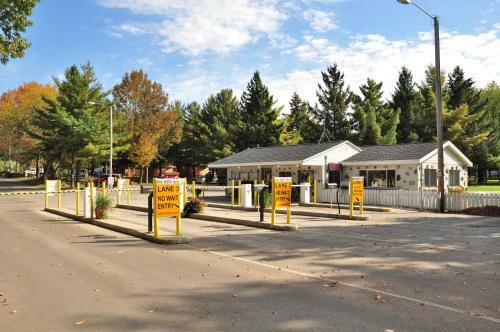 Plymouth Rock Camping Resort Park Model 20