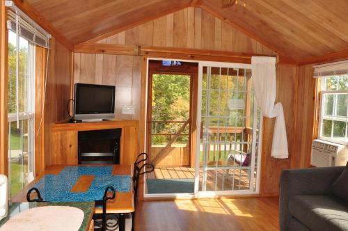 Plymouth Rock Camping Resort Deluxe Cabin 19