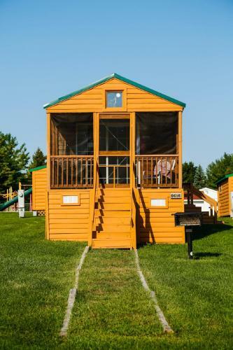 Plymouth Rock Camping Resort Deluxe Cabin 19