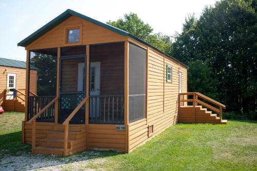 Plymouth Rock Camping Resort Deluxe Cabin 13