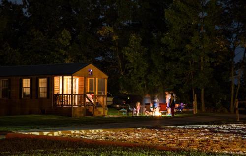 Plymouth Rock Camping Resort Deluxe Cabin 14