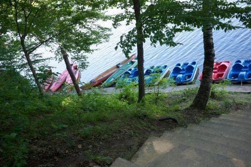 Plymouth Rock Camping Resort Deluxe Cabin 12
