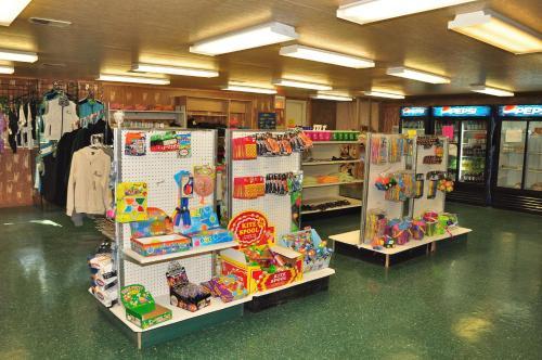 Plymouth Rock Camping Resort Deluxe Cabin 12