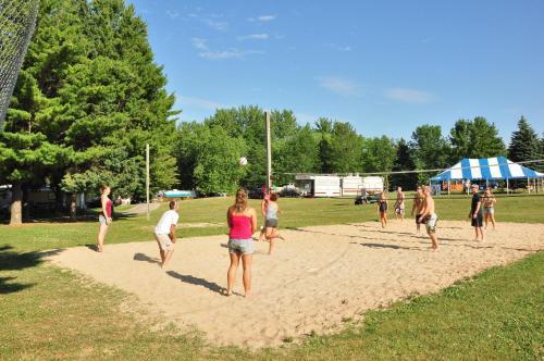 Plymouth Rock Camping Resort Deluxe Cabin 15