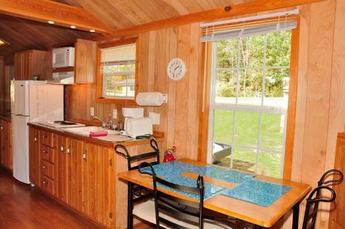 Plymouth Rock Camping Resort Deluxe Cabin 16