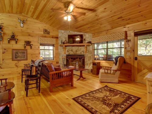 Tree Song Mountain Creek Cabin