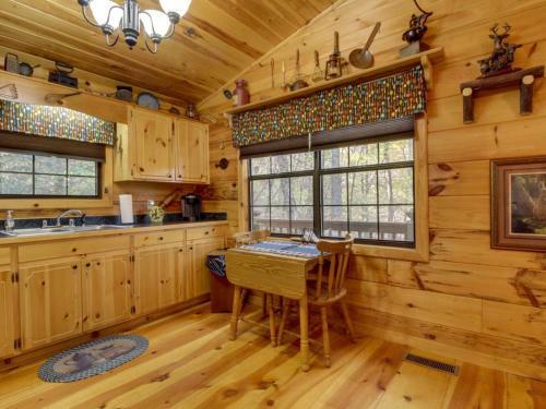 Tree Song Mountain Creek Cabin