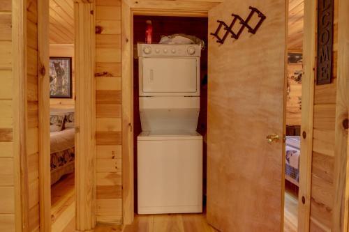 Tree Song Mountain Creek Cabin