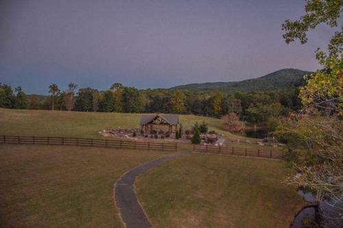 Falling Waters Mountain Lodge