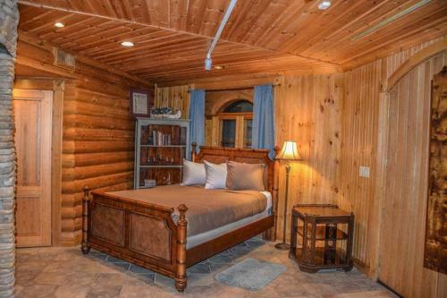 Falling Waters Mountain Lodge