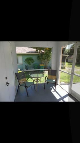 Englewood Cozy Comfy Home B