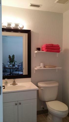 Englewood Cozy Comfy Home A