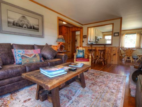 High Drive Cabin 2161
