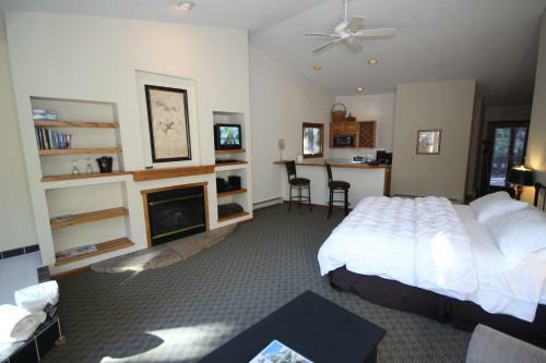 Hotel Boulder Brook On Fall River