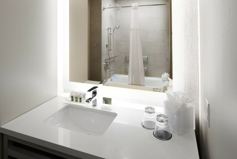Cambria Hotel Philadelphia Downtown Center City