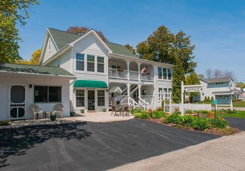 Hotel Cedar Court Inn