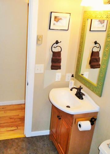 Location! Nature Lovers Getaway - Close To Historic Downtown