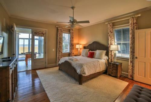 East Ashley Avenue 1414 - Trade Winds Home