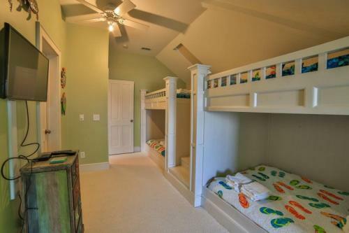 East Ashley Avenue 1414 - Trade Winds Home