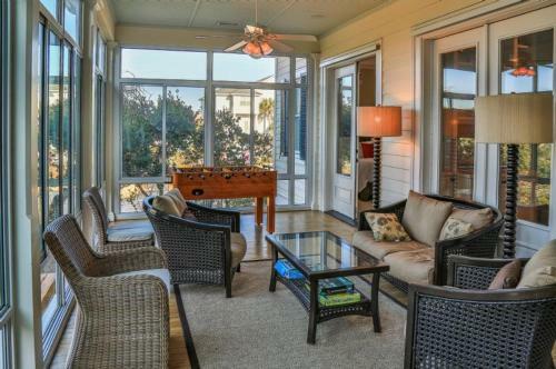 East Ashley Avenue 1414 - Trade Winds Home