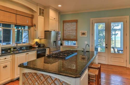 East Ashley Avenue 1414 - Trade Winds Home