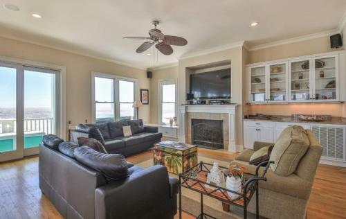 East Ashley Avenue 1709 - Paradise Weiss Home