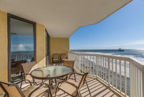 Apartamento Chas. Oceanfront 308 Condo