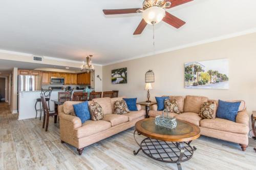 Apartamento Chas. Oceanfront 308 Condo