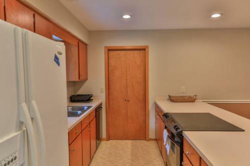 Easy Huron Avenue 0305 By The Sea Home