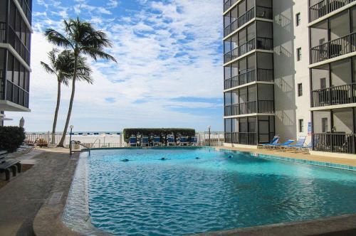 Island Winds #501 Apartment