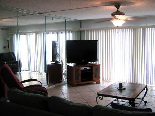 Apartamento Surf Dweller 102 Condo