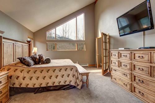 Western Lodge-style Home