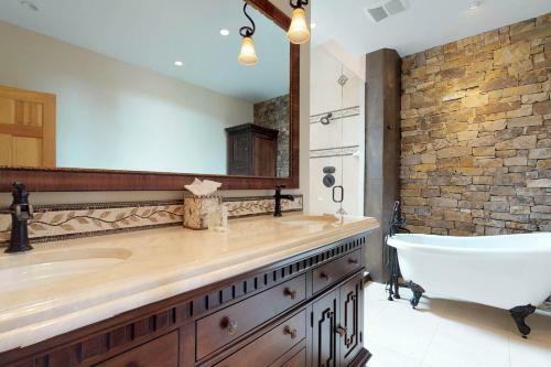 Water Dance Lakeside