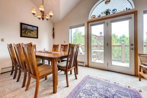 Three-bedroom Townhome 807b At Lake Point Court