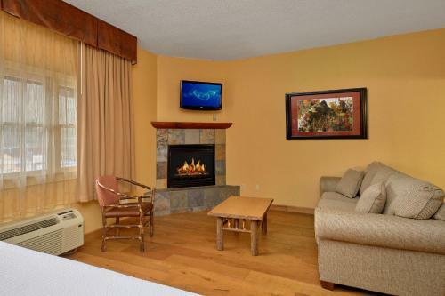 Hotel Bearskin Lodge On The River